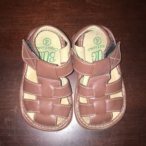 Squeaky kids sandals